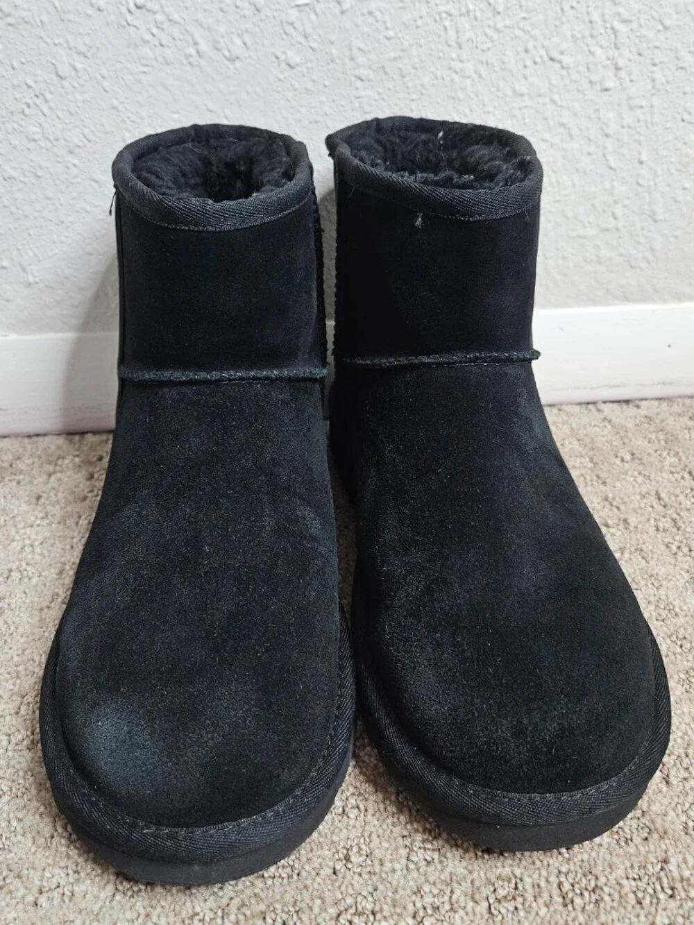 UGG women mini